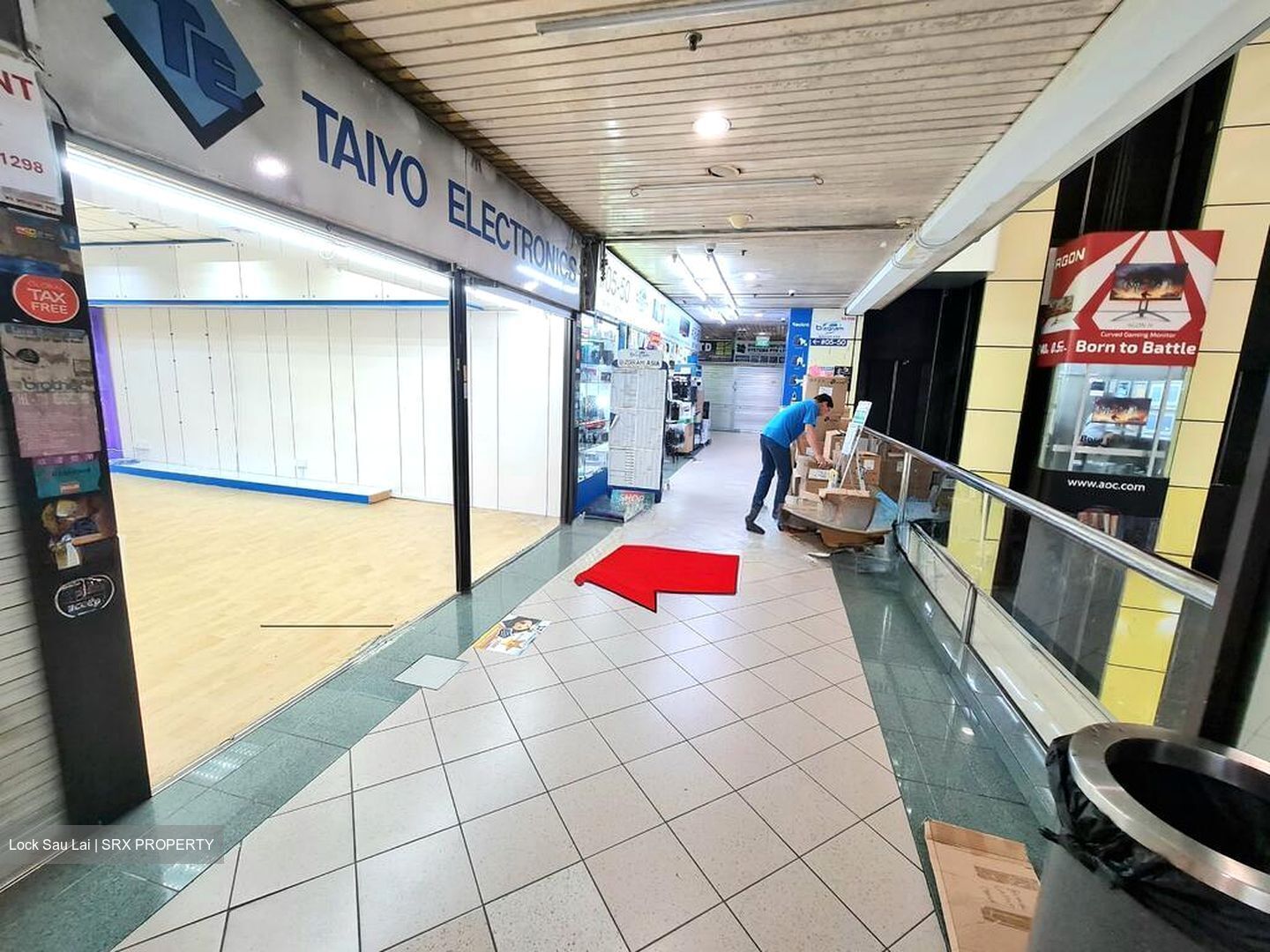 Sim Lim Square (D7), Shop House #572954531